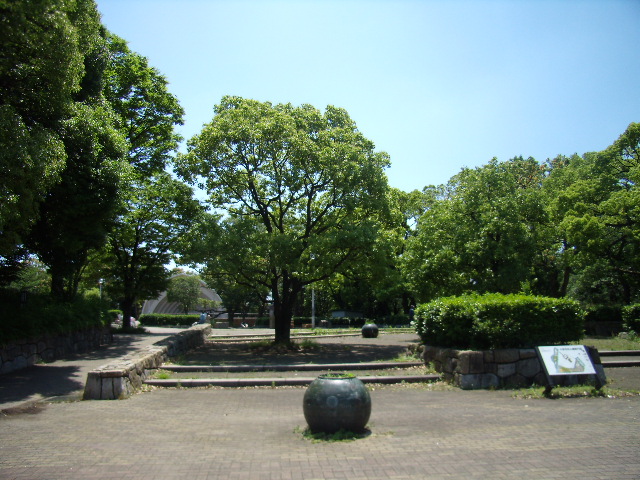 元住吉近隣の平和記念公園
